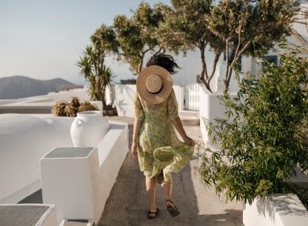 Santorini sau Mykonos? Ghid pentru a alege insula potrivită