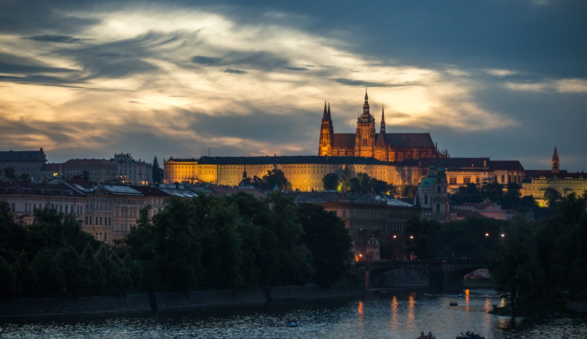 Legendele Castelului din Praga: Tur autoghidat și povești misterioase