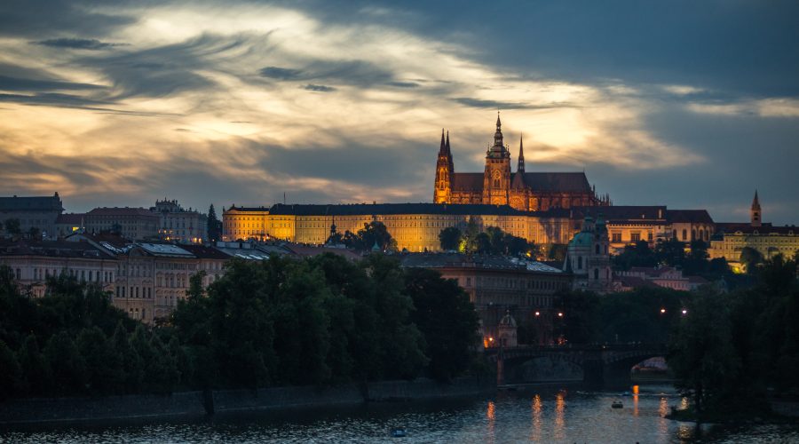 Legendele Castelului din Praga: Tur autoghidat și povești misterioase