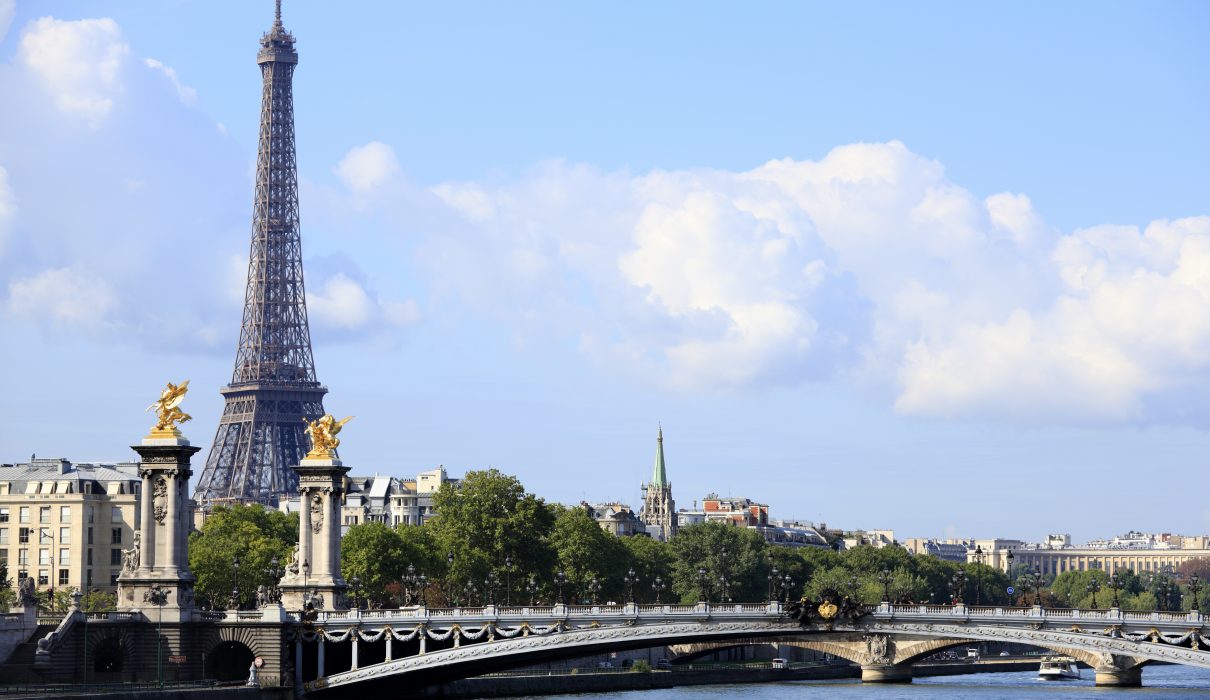 Parisul Romantic: Top 10 Locuri Secrete pentru Cupluri